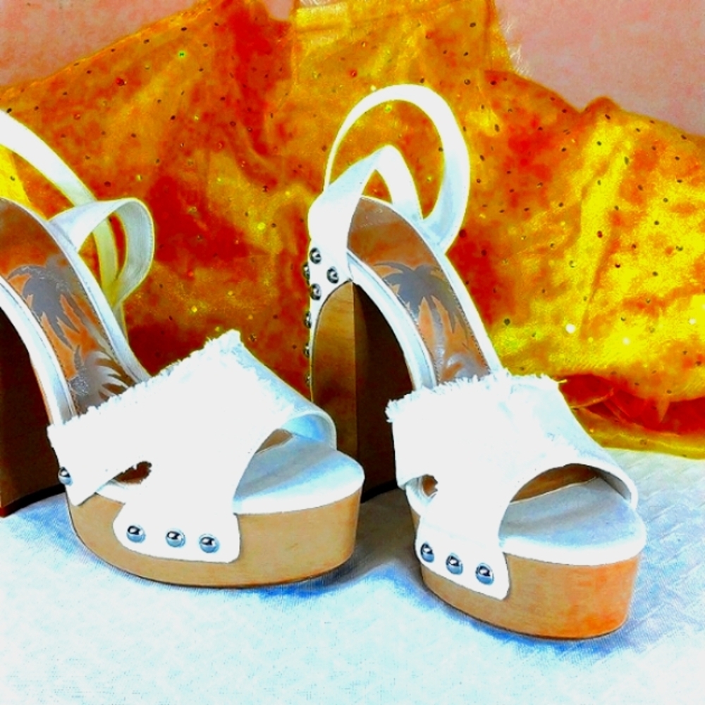 Gianni Bini NWT White Denim Studded Platform Sandals 9.5 Buckle Closure. - Picture 3 of 16